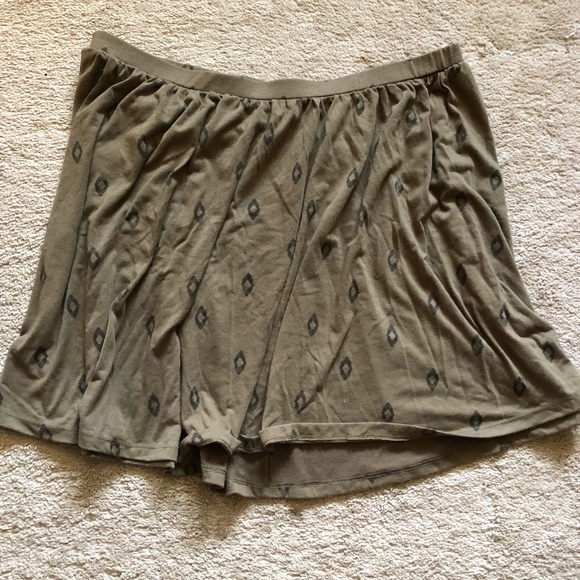 Old Navy Olive Skirt Size XL - Picture 1 of 3